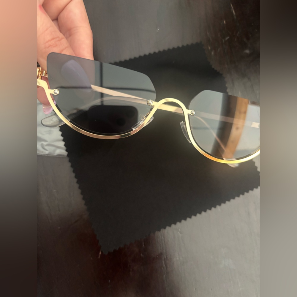 Gold Rim Polarized Women's Sunglasses - Elegant Sun Protection